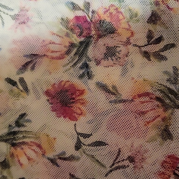 Woman's top - Picture 4 of 6